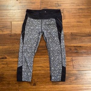 Athleta black/gray unique pattern leggings